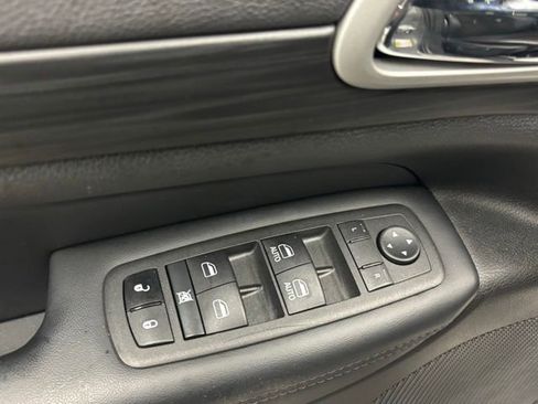 Used 2022 Jeep Grand Cherokee Laredo X AWD/4WD image 18