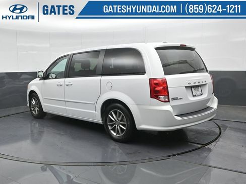 Used 2016 Dodge Grand Caravan SE image 8