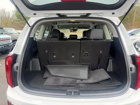 Used 2025 Kia Telluride LX FWD image 6