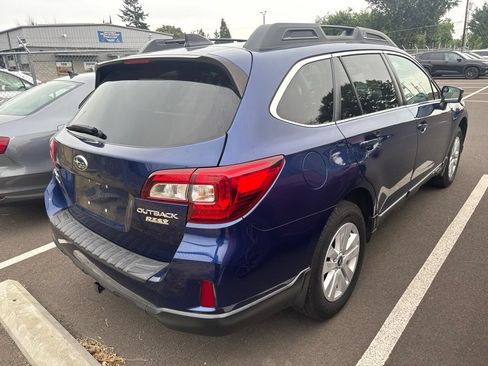 Used 2017 Subaru Outback 2.5i Premium AWD/4WD image 3