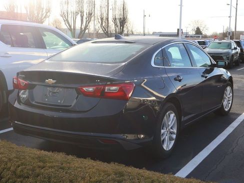 Used 2017 Chevrolet Malibu LT image 7