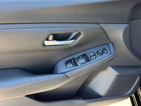 Used 2025 Nissan Sentra SV FWD image 13