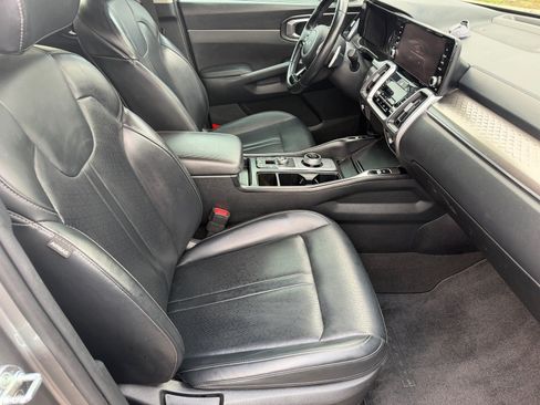 Used 2022 Kia Sorento S FWD image 12