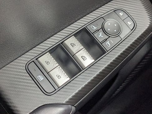 Used 2023 Mitsubishi Outlander SE image 28