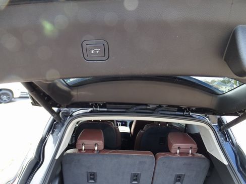 Used 2018 Buick Enclave Avenir w/ Avenir Technology Package image 11