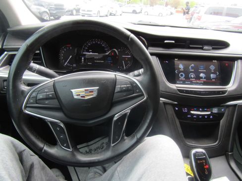 Used 2018 Cadillac XT5 Luxury w/ Driver Awareness Package AWD/4WD image 9