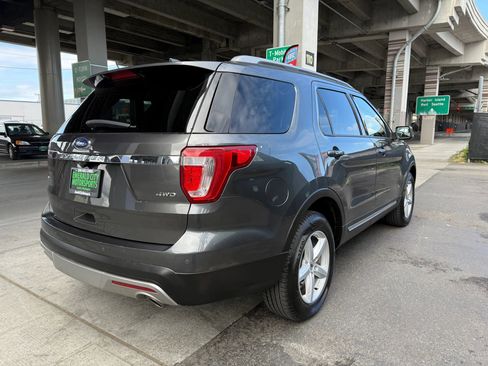 Used 2017 Ford Explorer XLT w/ Equipment Group 202A image 4