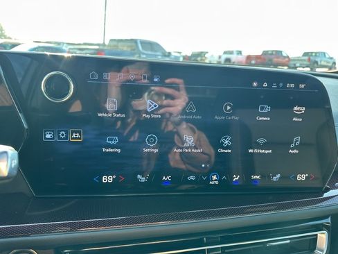 Used 2025 Chevrolet Traverse Z71 w/ Enhanced Driving Package image 22