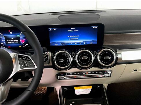 New 2026 Mercedes-Benz GLB 250 4MATIC image 9