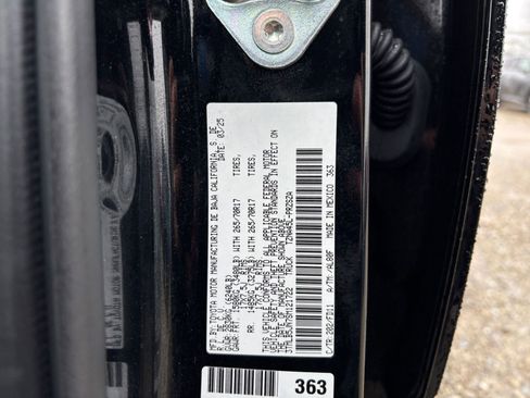 Used 2025 Toyota Tacoma TRD Off-Road image 28