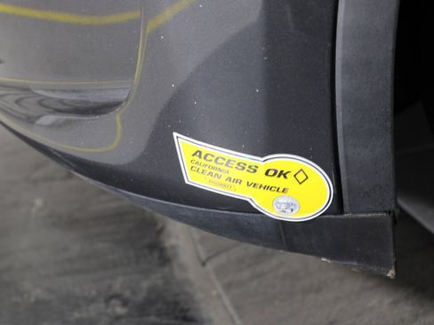 Used 2021 Tesla Model Y Long Range image 25