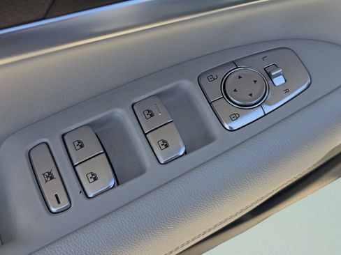 Used 2025 Genesis G70 2.5T RWD image 20