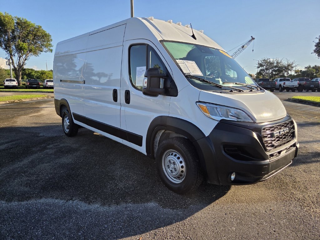 Used 2025 RAM ProMaster 2500 w/ Convenience Group FWD image 3