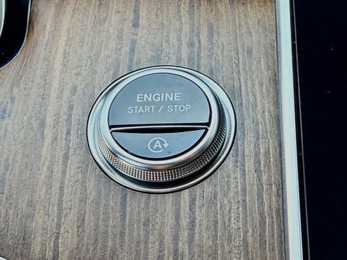 Used 2024 Mercedes-Benz C 300 Sedan image 40