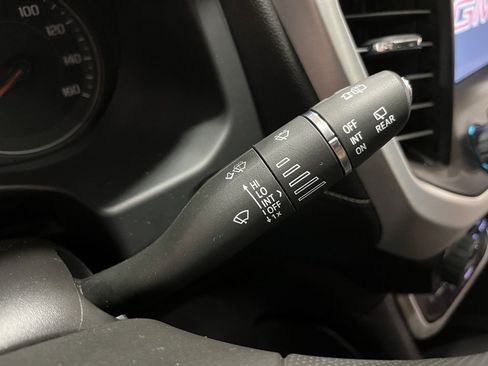 Certified 2023 GMC Acadia SLE w/ Driver Convenience Package image 31