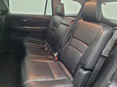 Used 2019 Honda Pilot Touring image 18