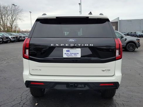New 2025 Ford Expedition Active image 5