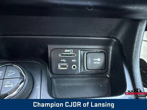Used 2018 Jeep Cherokee Trailhawk w/ Comfort/Convenience Group AWD/4WD image 28