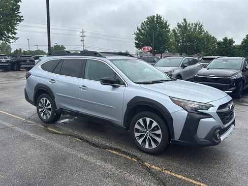 Used 2023 Subaru Outback Limited AWD/4WD image 3