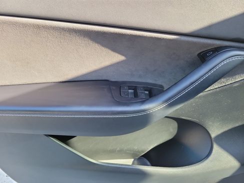 Used 2021 Tesla Model Y Long Range AWD/4WD image 12