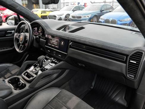Used 2023 Porsche Cayenne Turbo GT image 10