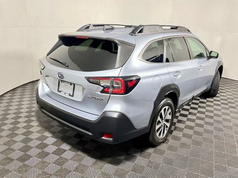 Used 2023 Subaru Outback Premium AWD/4WD image 18