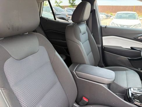 Used 2024 Chevrolet Trax LT FWD image 26