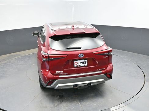 Used 2021 Toyota Highlander Platinum AWD/4WD image 28
