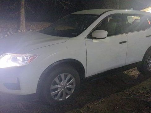 Used 2017 Nissan Rogue S image 1