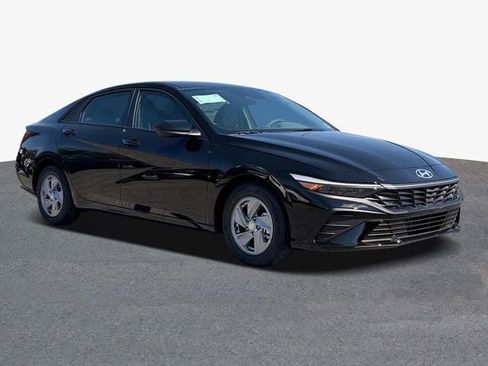 New 2026 Hyundai Elantra SE FWD image 4
