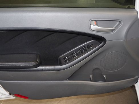 Used 2017 Kia Forte LX image 7