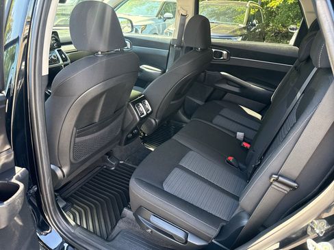 Used 2023 Kia Sorento LX FWD image 15