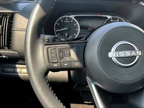 Used 2024 Nissan Pathfinder SL w/ SL Premium Package AWD/4WD image 11
