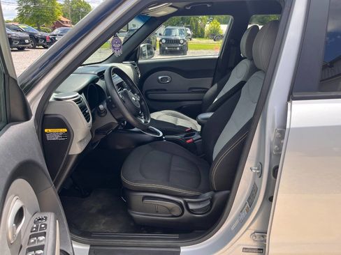 Used 2014 Kia Soul + FWD image 21