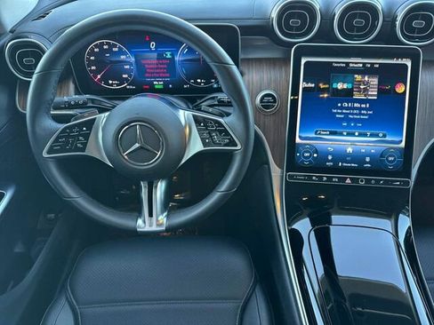 Used 2025 Mercedes-Benz GLC 350e 4MATIC image 18