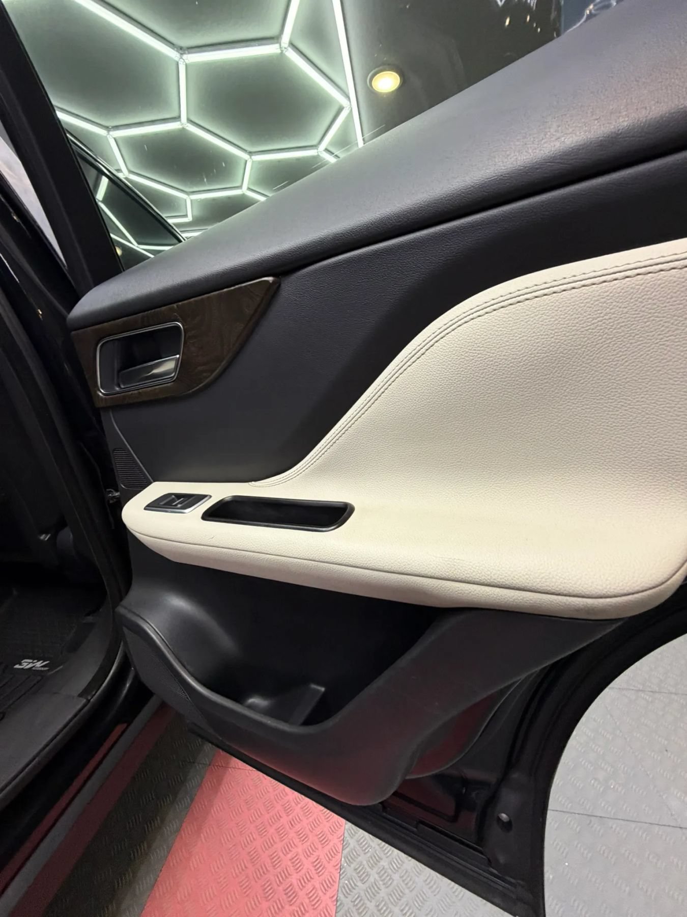 Used 2018 Jaguar F-PACE R-Sport AWD/4WD image 27