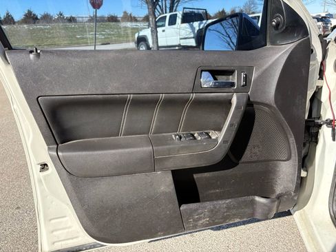 Used 2009 Ford Focus SEL image 10