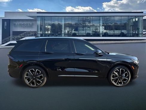 Used 2024 Lincoln Nautilus Reserve w/ Equipment Group 203A AWD/4WD image 10