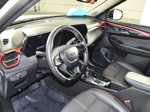 Used 2025 Chevrolet TrailBlazer RS w/ Convenience Package AWD/4WD image 2