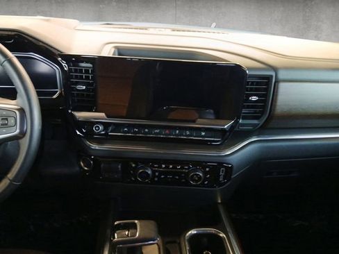 Used 2024 Chevrolet Silverado 1500 High Country w/ Technology Package image 3