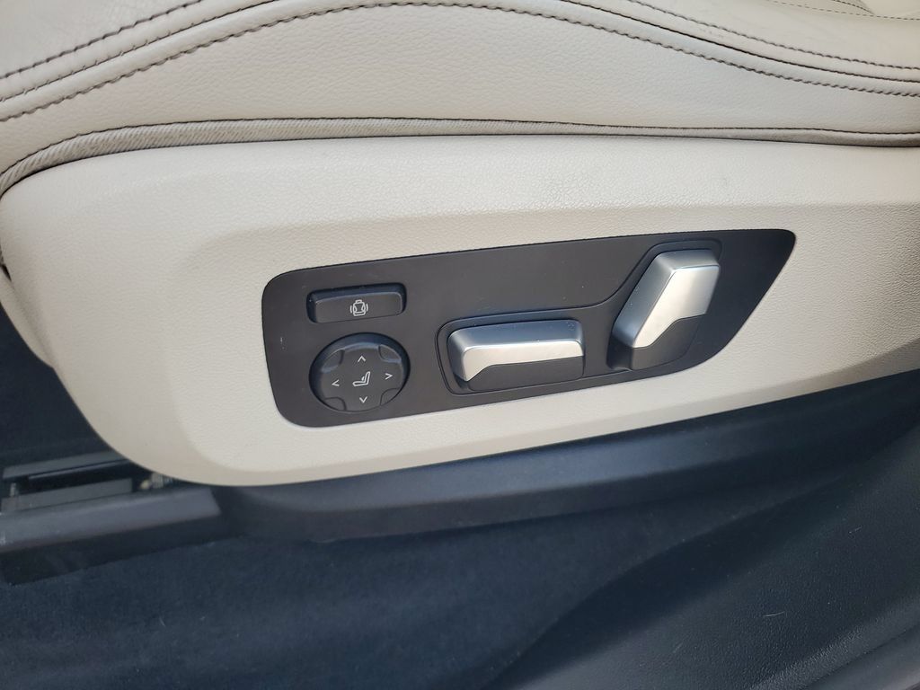 Used 2020 BMW X5 sDrive40i w/ Convenience Package RWD image 16