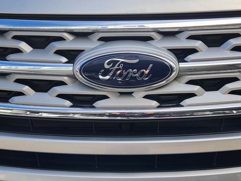 Certified 2018 Ford Explorer XLT image 20