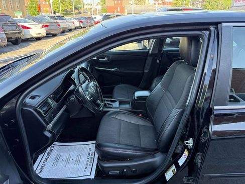 Used 2016 Toyota Camry SE w/ Moonroof Package FWD image 11