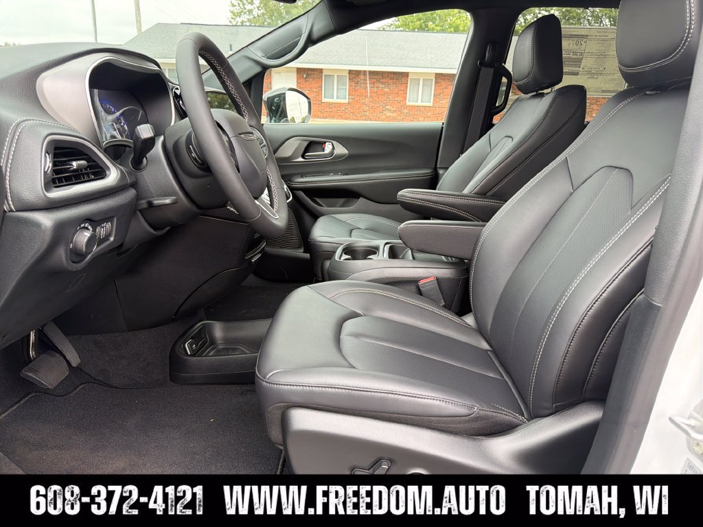 New 2027 Chrysler Pacifica Select AWD/4WD image 24