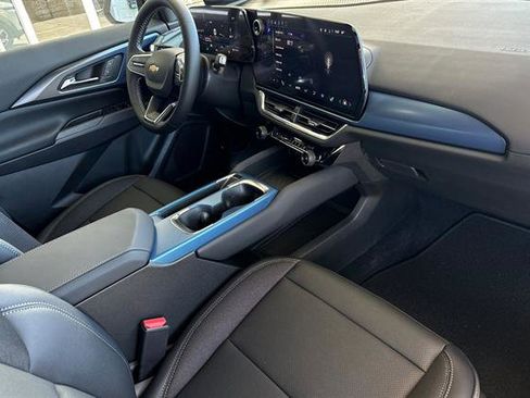 New 2026 Chevrolet Equinox EV LT image 18