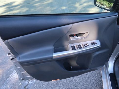 Used 2012 Toyota Prius V Five w/ Preferred Accessory Pkg FWD image 16