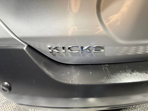 Used 2020 Nissan Kicks S image 24