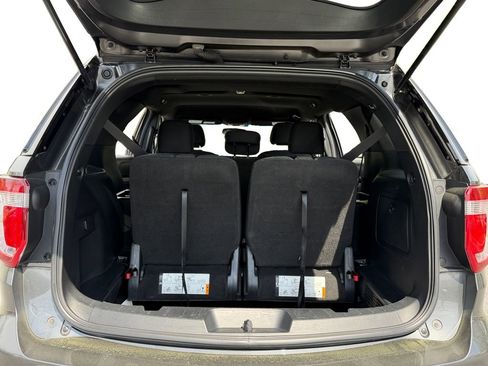 Used 2017 Ford Explorer XLT AWD/4WD image 10