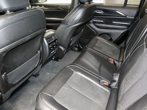 Used 2024 Jeep Grand Cherokee Altitude image 21