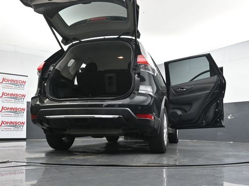 Used 2020 Nissan Rogue SV image 42